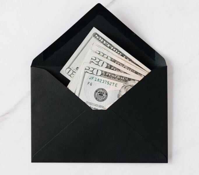 How To Keep Your Budget With The Envelope Method